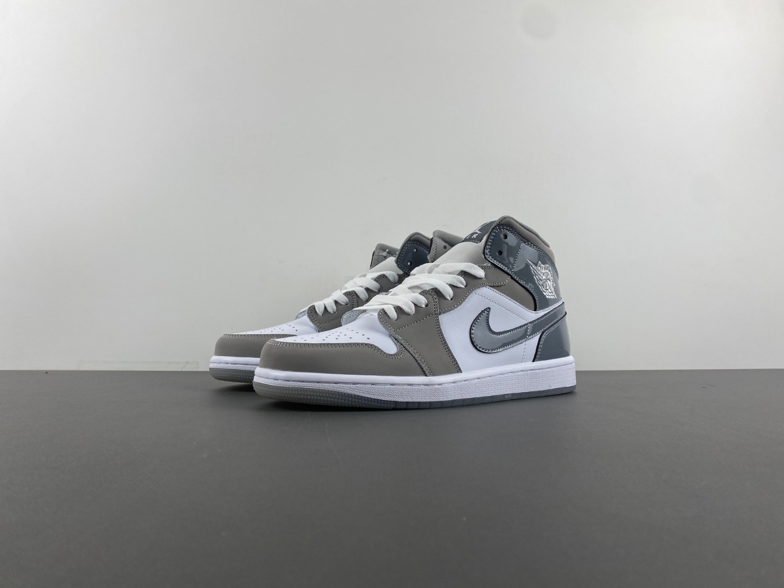 Air Jordan 1 Mid SE