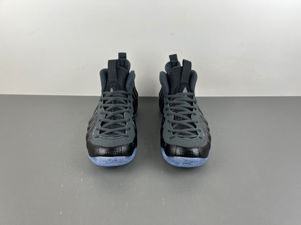 Nike Air Foamposite One “Carbon Fiber” HF2902-002