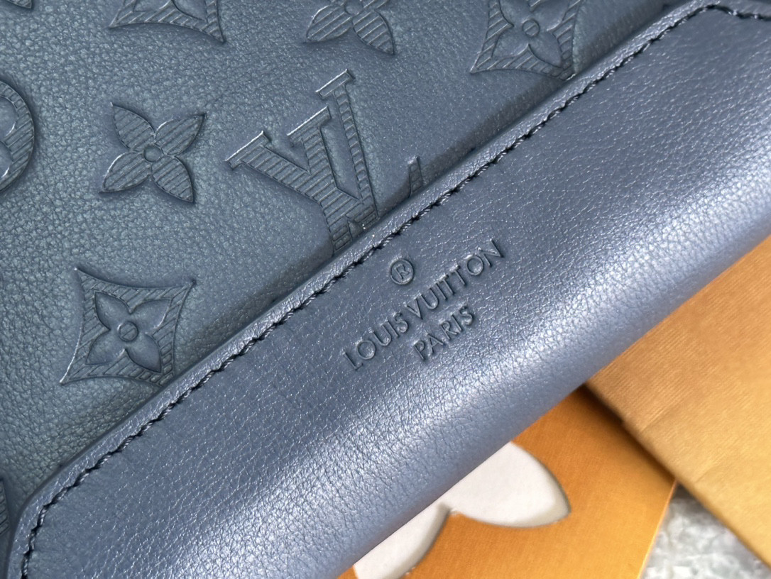 LVT PURSE bLUE