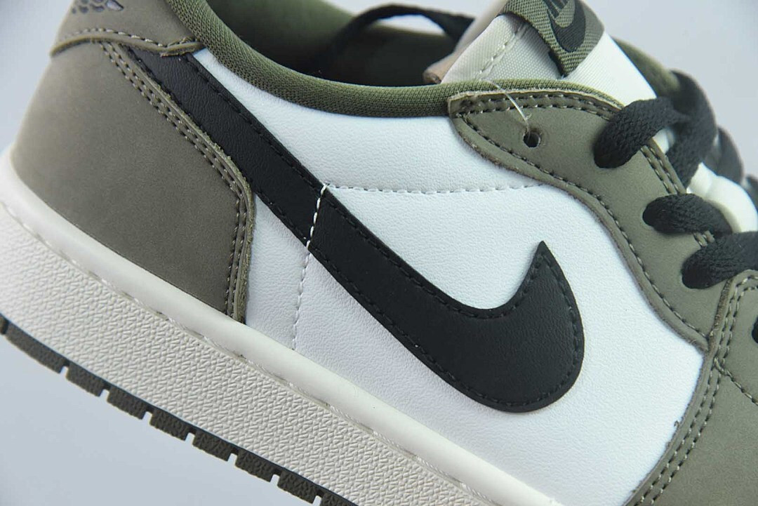 Air Jordan 1 Low OG “Medium Olive” HQ6998-200