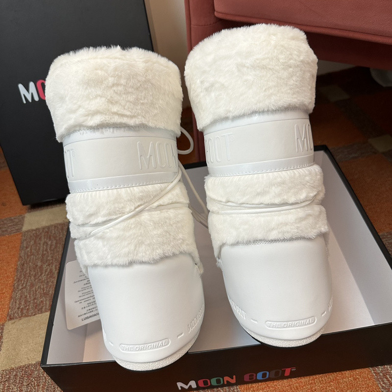 mOON bOOT