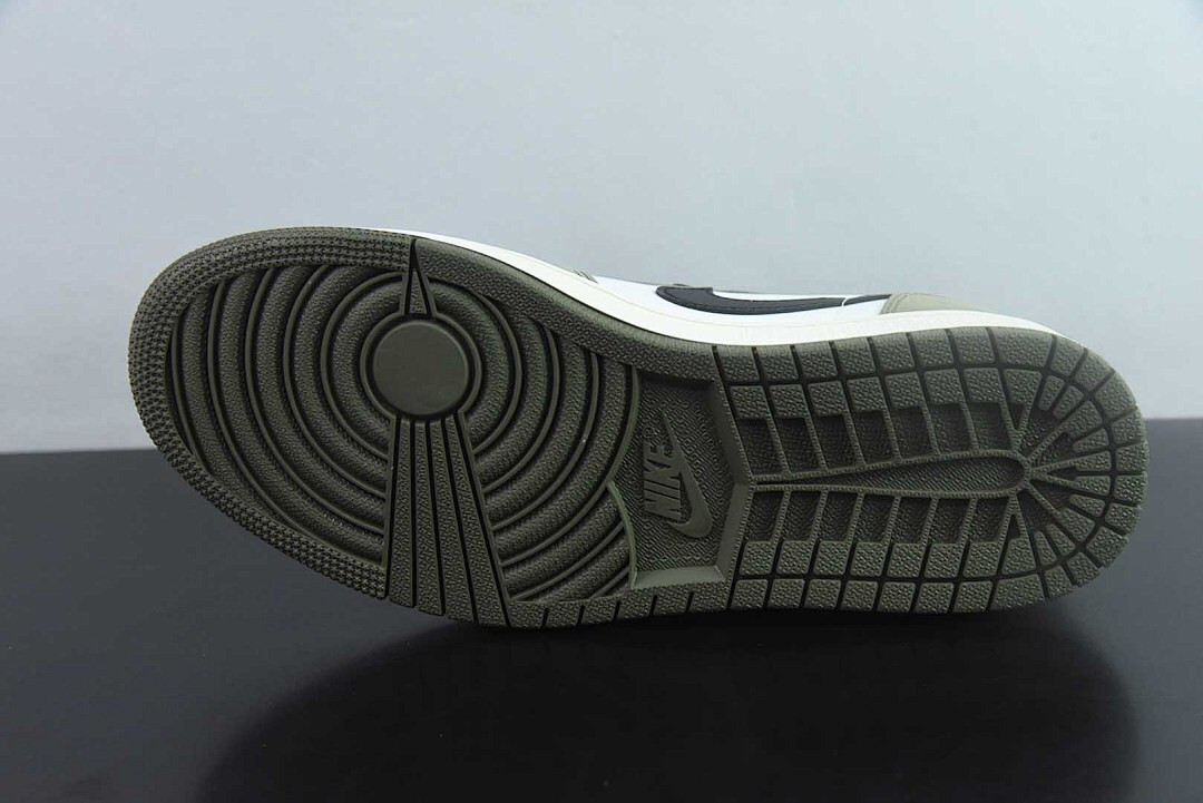 Air Jordan 1 Low OG “Medium Olive” HQ6998-200