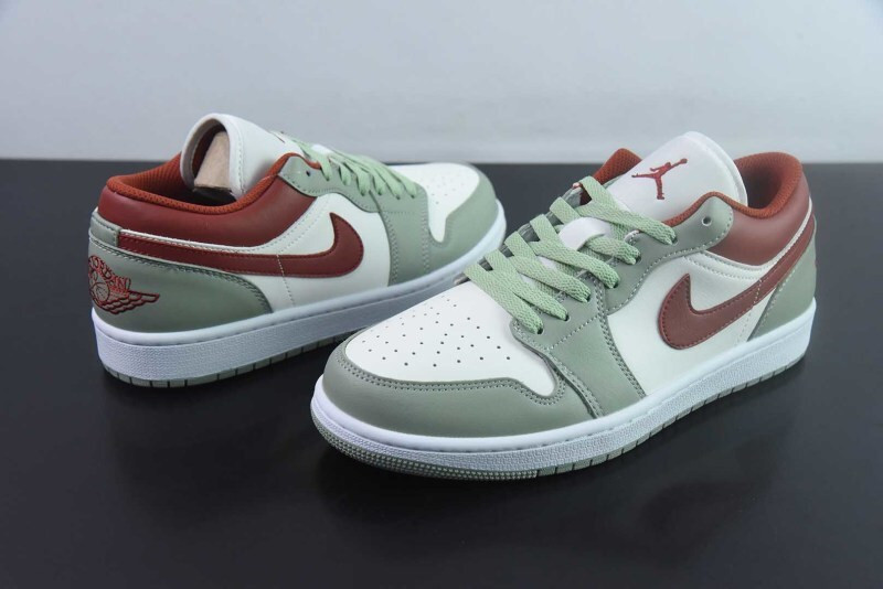 Air Jordan 1 Low 