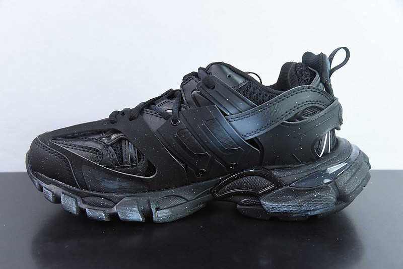bc track sneaker